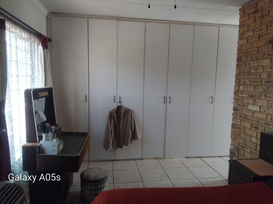 4 Bedroom Property for Sale in Oos Einde North West